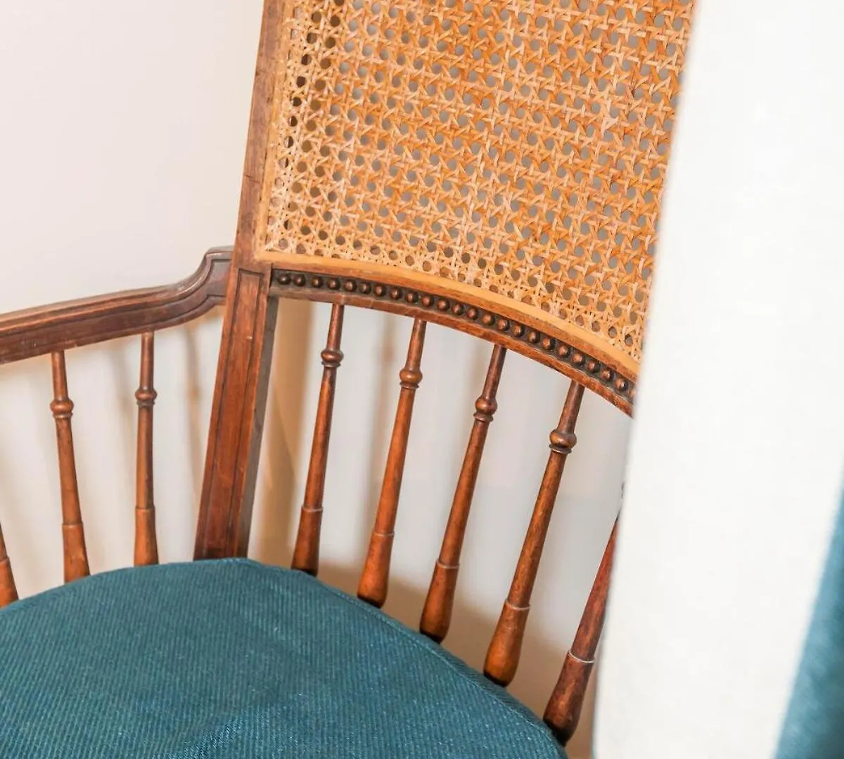 Fabulous Green 2-Room Apartment In The Center Of Grasse 0*,  Fransa