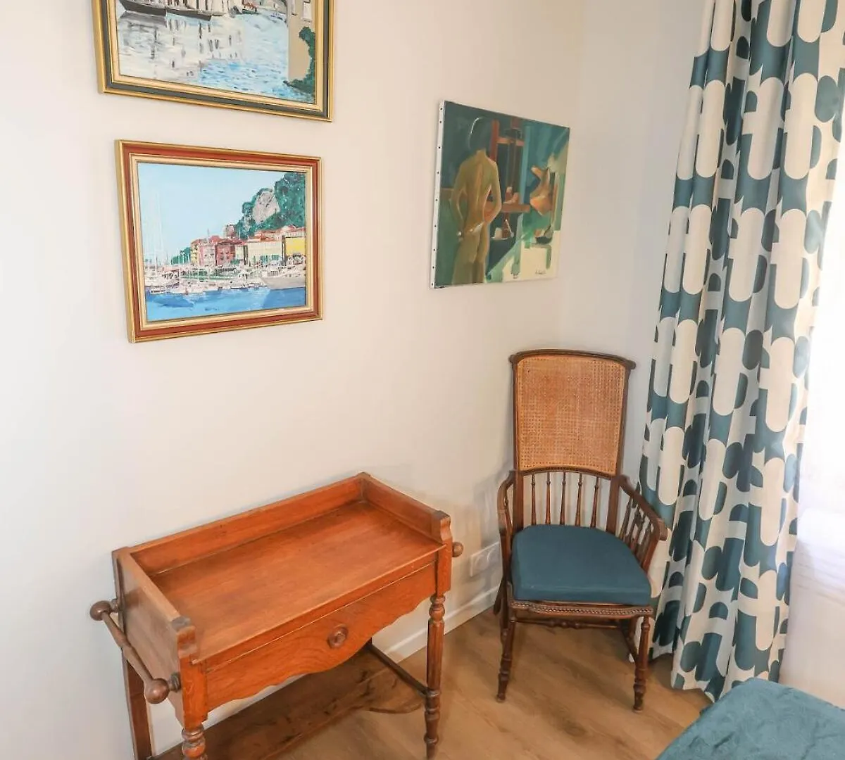 Fabulous Green 2-Room Apartment In The Center Of Grasse