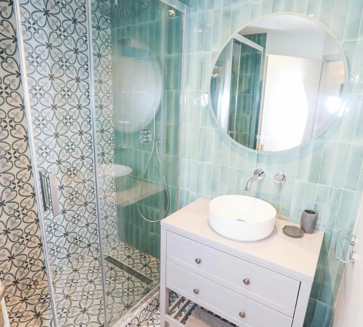 Fabulous Green 2-Room Apartment In The Center Of Grasse 0*,  Fransa